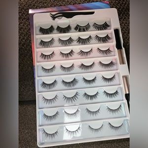 Magnetic eyelashes-Comes with 16 pair of eyelashes. 2 Magic eyeliner & 1 Tweezer